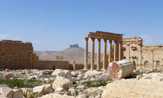 Palmyra_citadel_in_3601731k