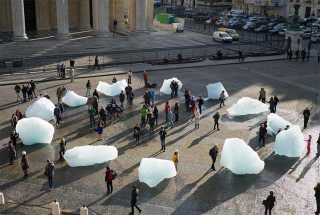 olafur-eliasson-ice-watch-paris-designboom-02-1