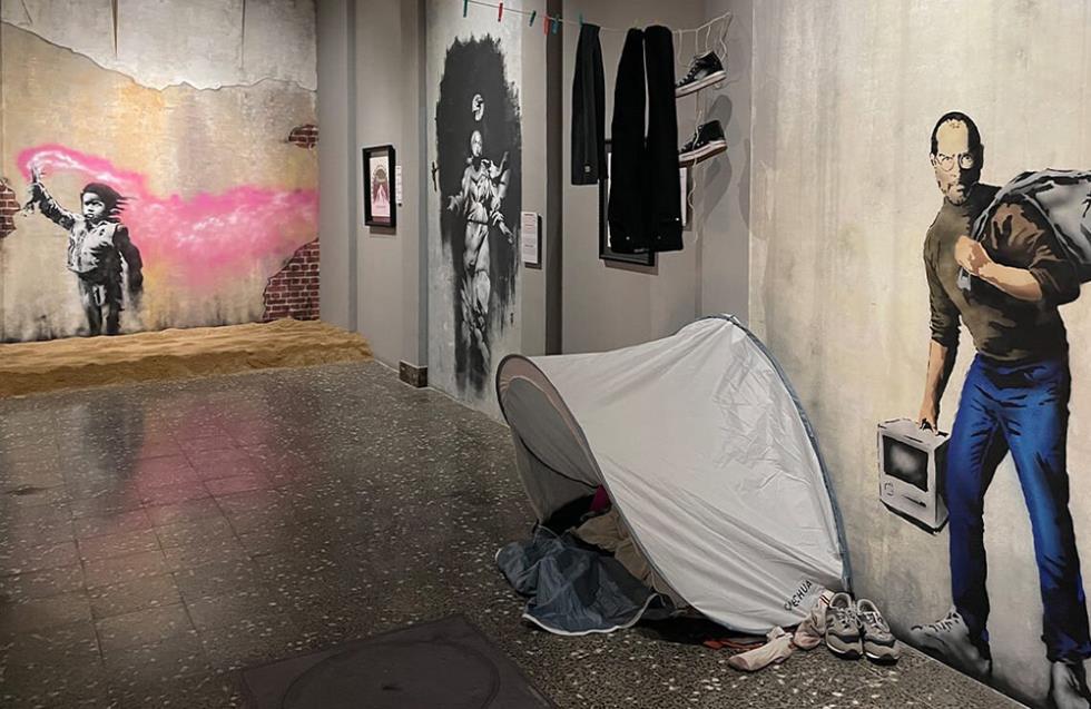 5078233536485994 steve-jobs-visto-por-banksy-en-el-campamento-de-calais-en-diciembre-de-2015-museo-banksy-espana-wrapper